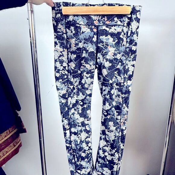 Lululemon Athletica Floral Print Leggings - Black and Pink - Picture 3 of 10